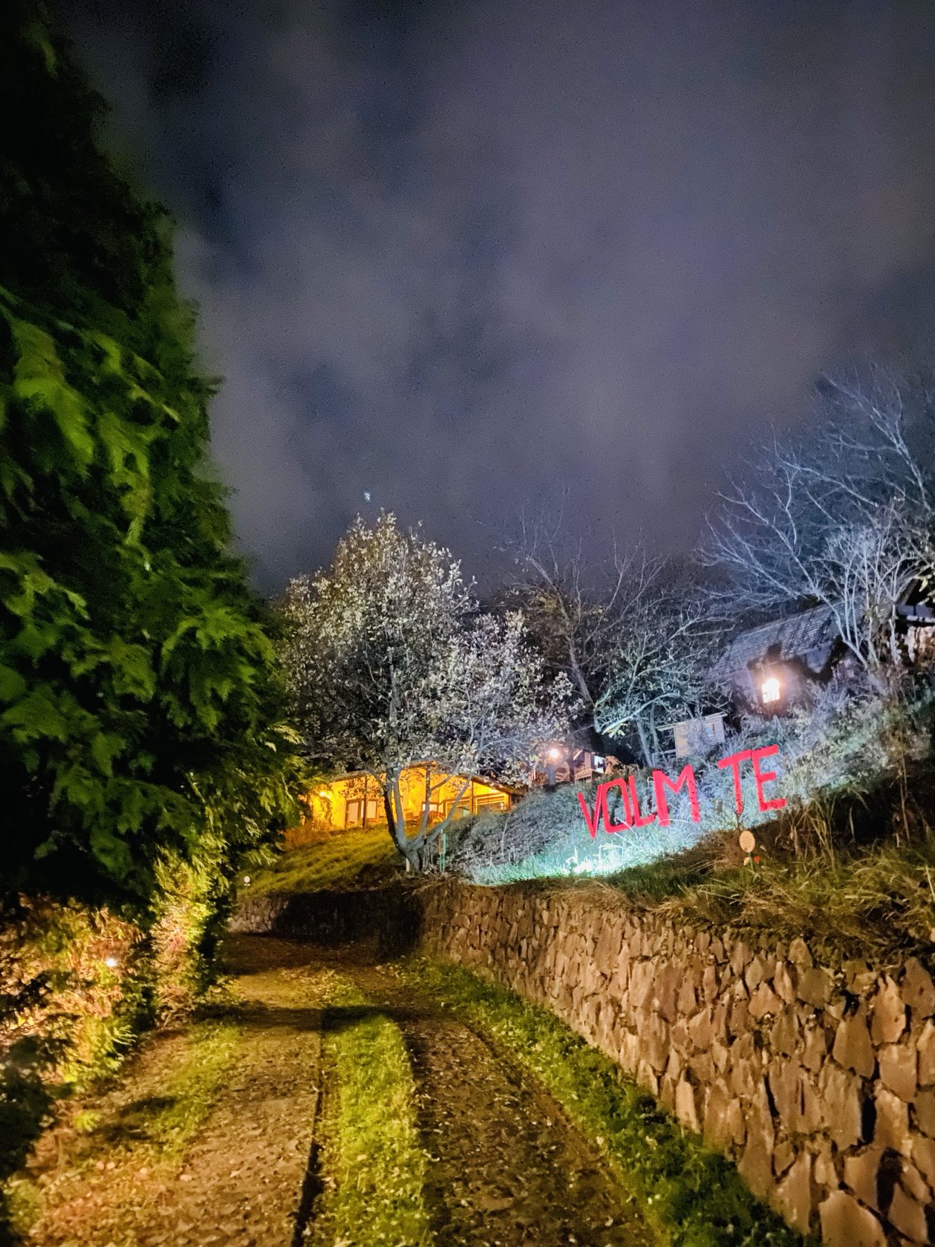 Fruška gora smeštaj u brvnari sa kaminom